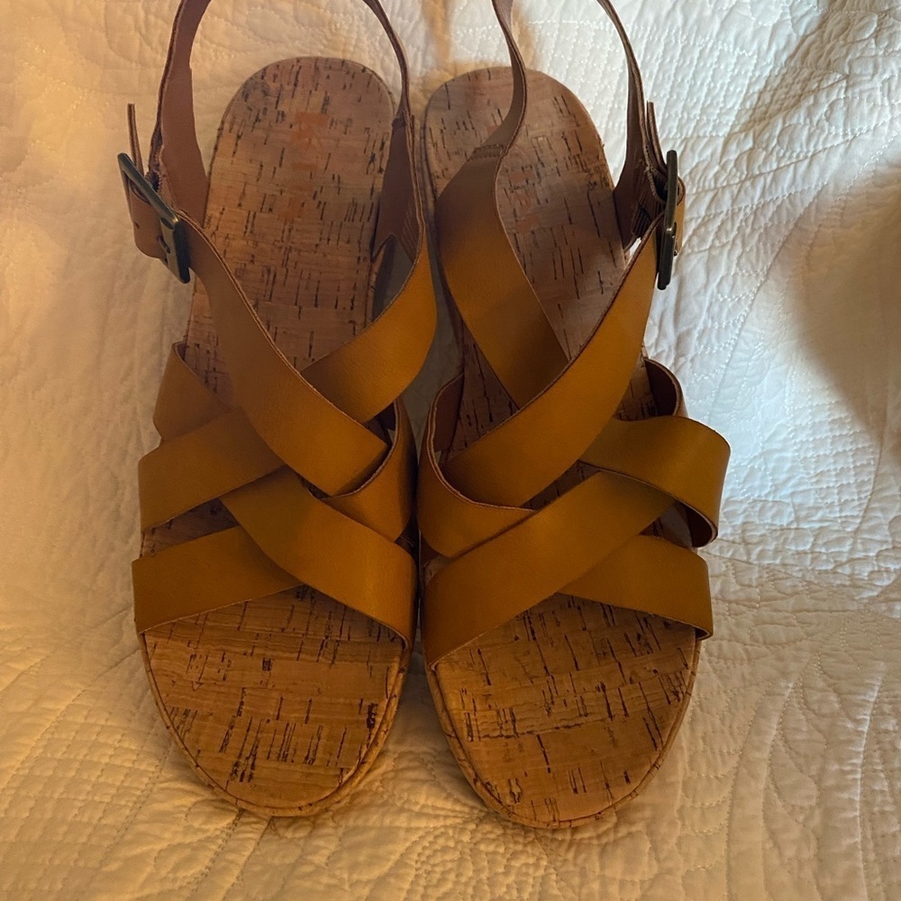 Korks Women's Mustard Wedge Sandals Size 11 With 3” Heel NWOT - Picture 2 of 8